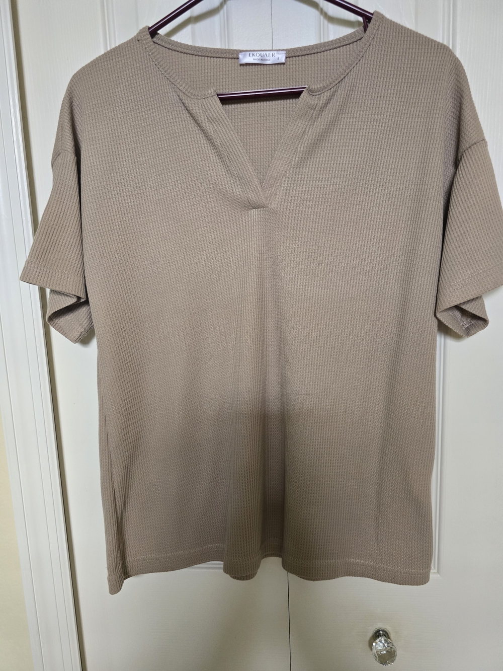 Ekouaer Textured V-Neck Short Sleeve Top - Taupe